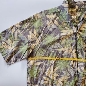 Vintage Tori Richard Hawaiian short-sleeve shell button medium Made in USA